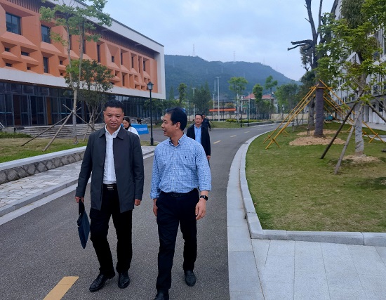 慶元職高校領(lǐng)導(dǎo)赴松陽職業(yè)中專開展學(xué)習(xí)交流活動(dòng)2.jpg